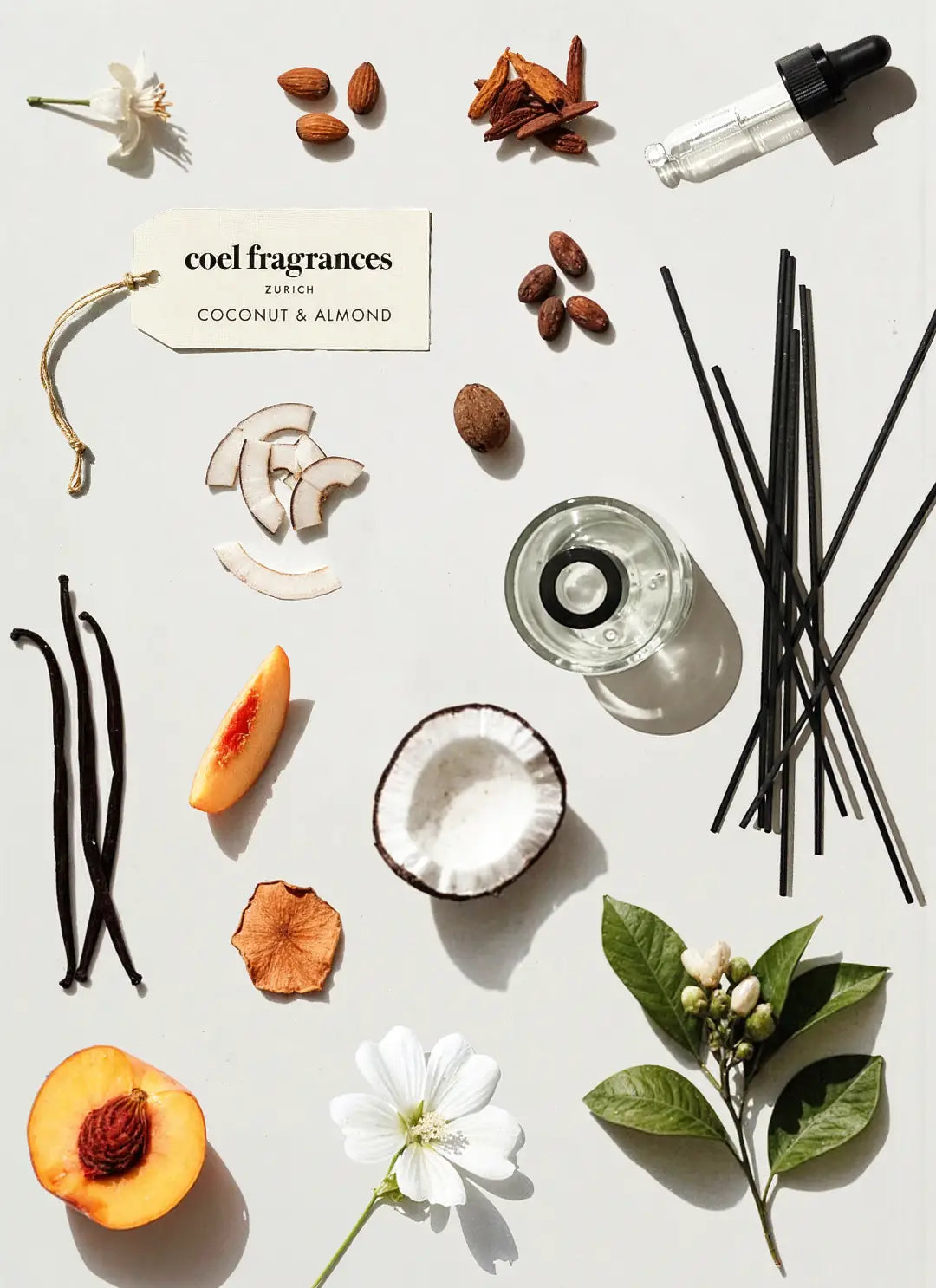Coel Fragrances Raumduft Coconut & Almond in einem minimalistischen Flatlay fotografiert