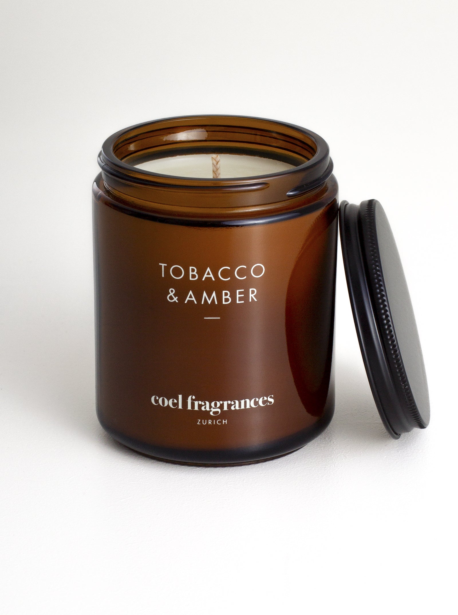 Atelier Duftkerze Tobacco & Amber von Coel Fragrances, handgemacht in Zuerich