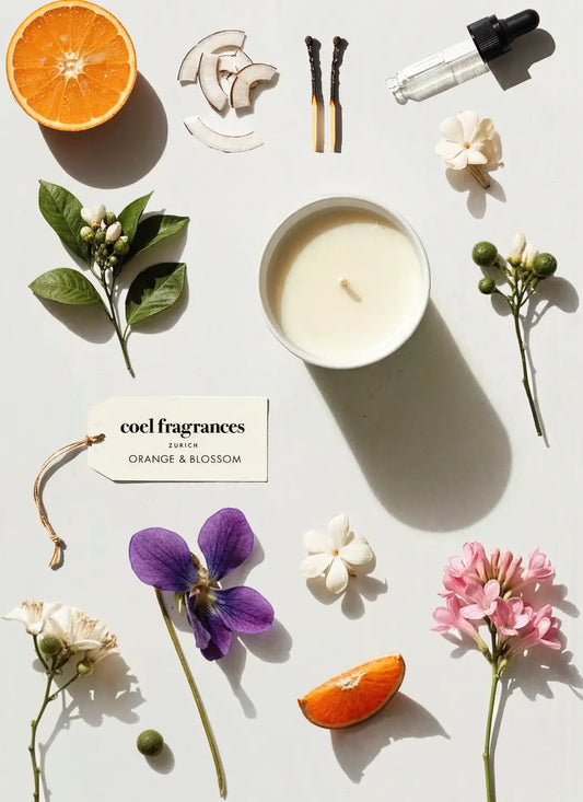 Coel Fragrances Signature Duftkerze Orange & Blossom in einem minimalistischen Flatlay fotografiert
